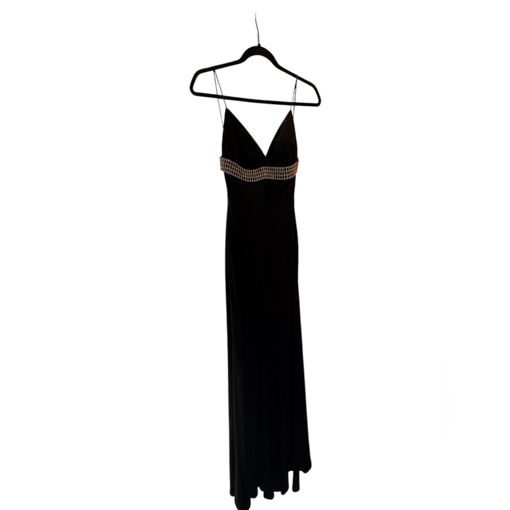 **Elegant Black Dress with Gold Embellished Belt – XS**